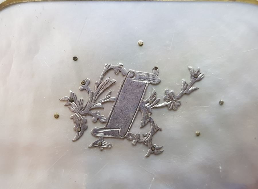 OSMANLI DÖNEMİ SEDEF İŞÇİLİKLİ VE GÜMÜŞ APLİKLİ BOZUK PARA CÜZDANI