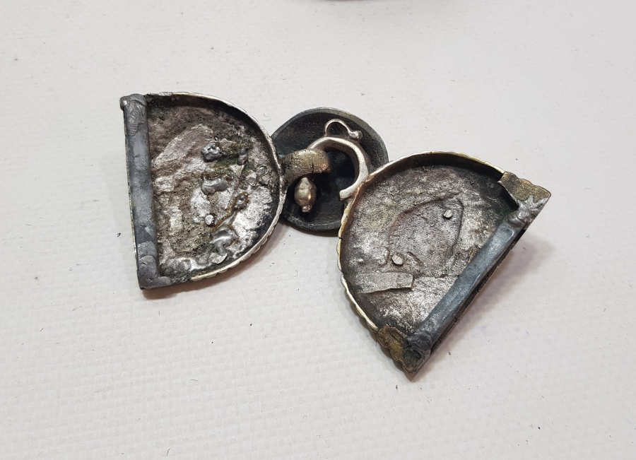 1800 BAŞLARI RUMİ MOTİFLERLE SÜSLÜ OSMANLI DÖNEMİ KEMER TOKASI