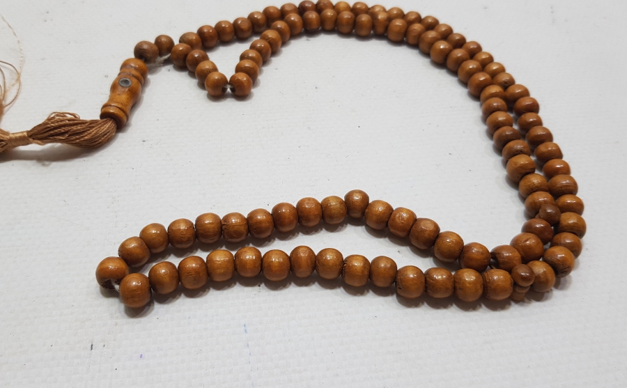 İÇİNDE KABE-İ ŞERİF GÖRSELİ BULUNAN MİKRO FOTOĞRAFLI OSMANLI DÖNEMİ AHŞAP NAMAZ TESPİHİ