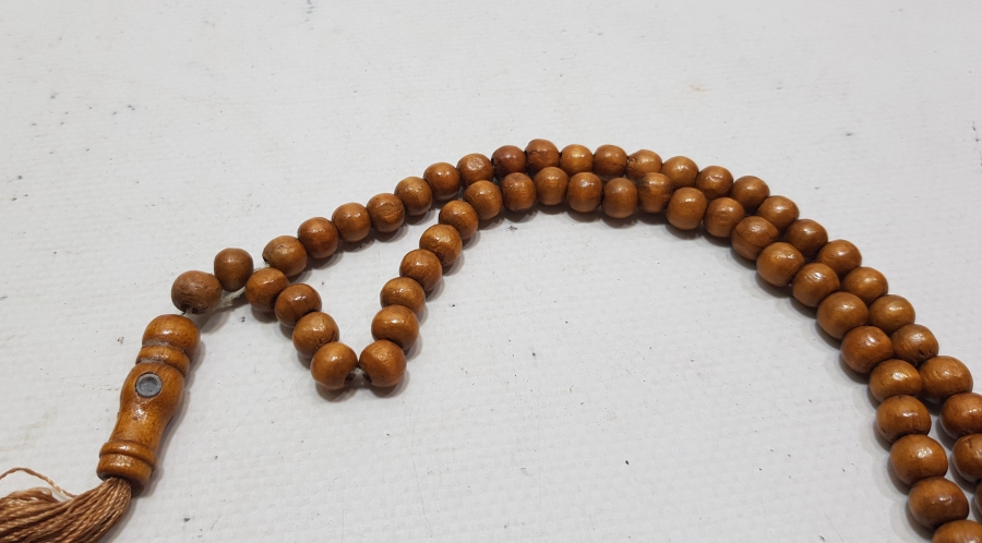 İÇİNDE KABE-İ ŞERİF GÖRSELİ BULUNAN MİKRO FOTOĞRAFLI OSMANLI DÖNEMİ AHŞAP NAMAZ TESPİHİ