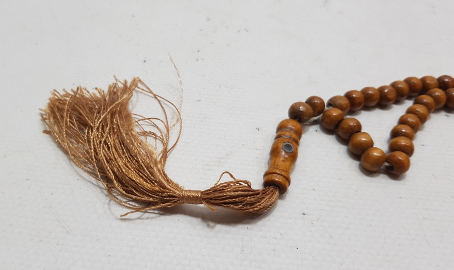 İÇİNDE KABE-İ ŞERİF GÖRSELİ BULUNAN MİKRO FOTOĞRAFLI OSMANLI DÖNEMİ AHŞAP NAMAZ TESPİHİ