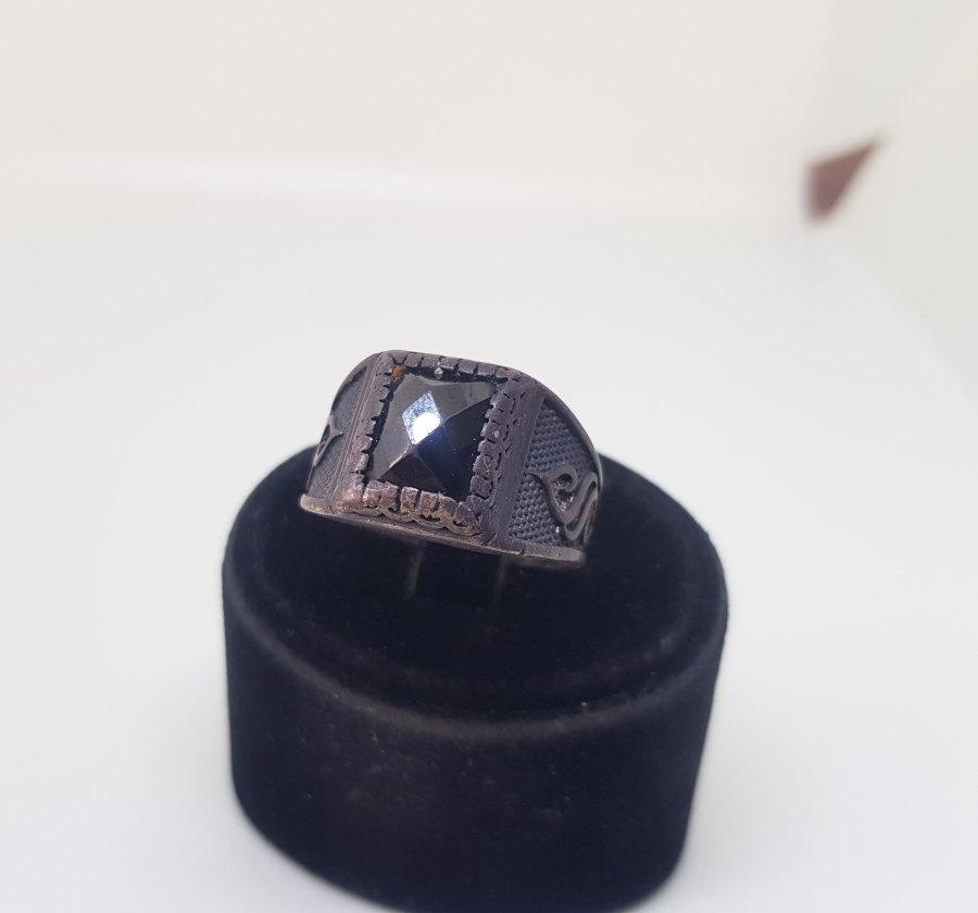 FASETA KESİM TAŞLI GÜMÜŞ ERKEK YÜZÜĞÜ