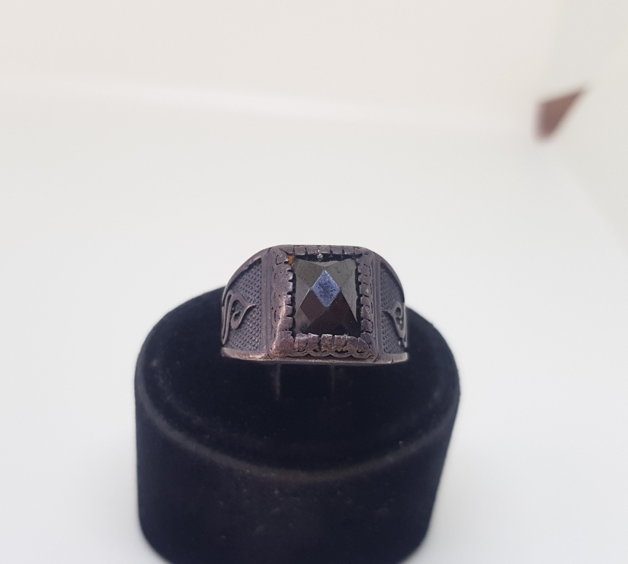 FASETA KESİM TAŞLI GÜMÜŞ ERKEK YÜZÜĞÜ