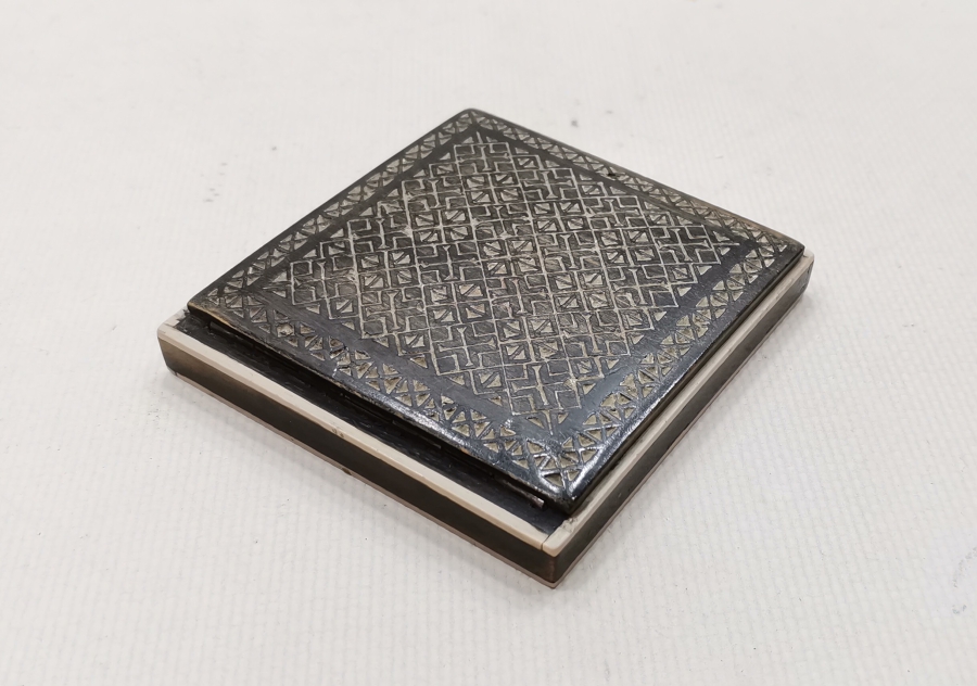 ÜZERİ İŞLEMELİ OSMANLI DÖNEMİ ÇOK NADİR AHŞAP SİGARA KAĞIDI TABAKASI