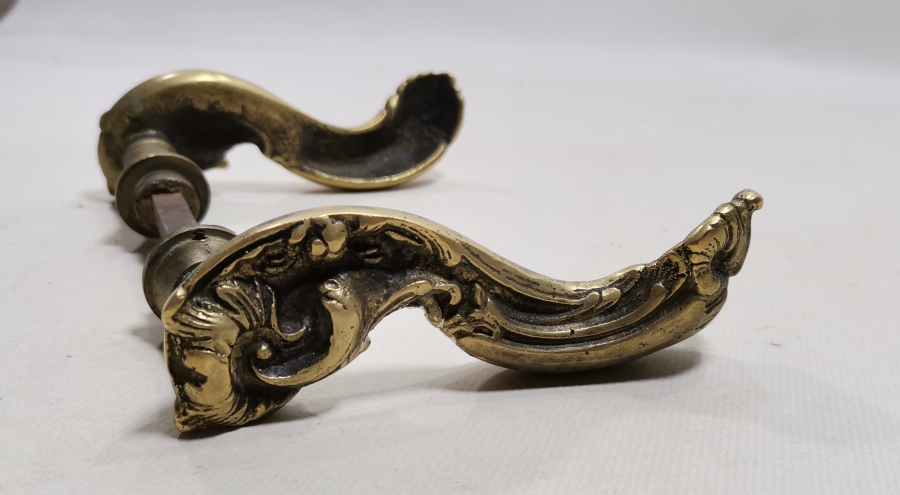 OSMANLI DÖNEMİ KABARTMA İŞÇİLİKLİ DEVLET DAİRESİ KAPI KOLU