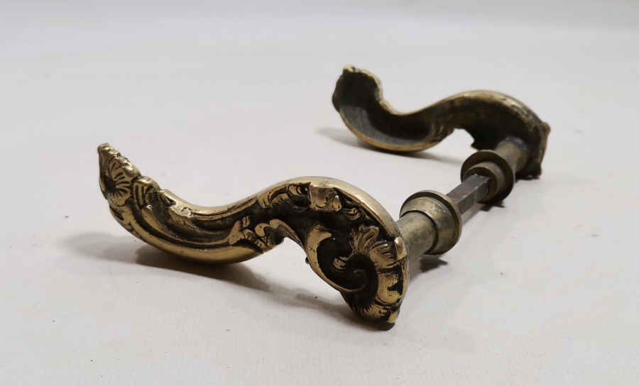 OSMANLI DÖNEMİ KABARTMA İŞÇİLİKLİ DEVLET DAİRESİ KAPI KOLU