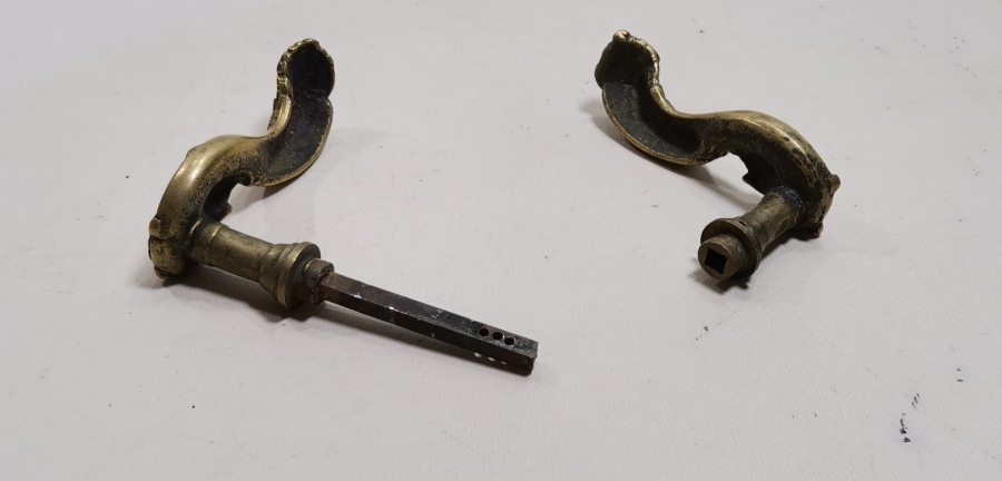 OSMANLI DÖNEMİ KABARTMA İŞÇİLİKLİ DEVLET DAİRESİ KAPI KOLU