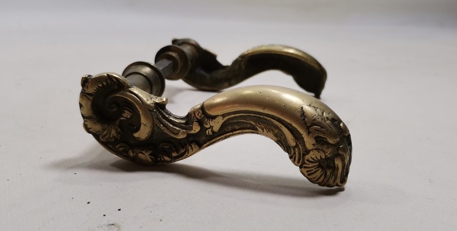 OSMANLI DÖNEMİ KABARTMA İŞÇİLİKLİ DEVLET DAİRESİ KAPI KOLU