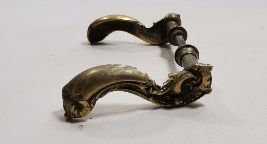 OSMANLI DÖNEMİ KABARTMA İŞÇİLİKLİ DEVLET DAİRESİ KAPI KOLU