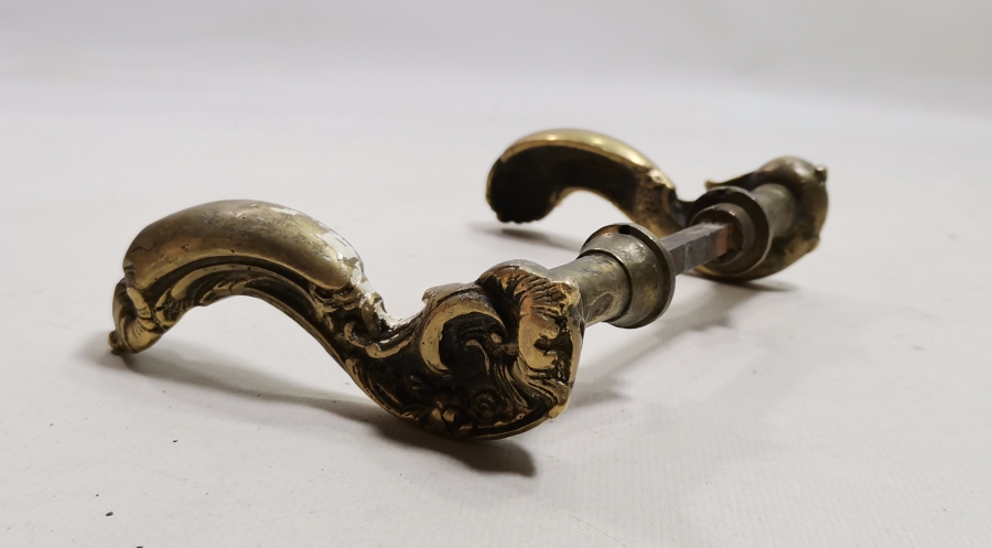 OSMANLI DÖNEMİ KABARTMA İŞÇİLİKLİ DEVLET DAİRESİ KAPI KOLU