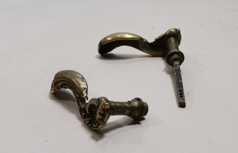 OSMANLI DÖNEMİ KABARTMA İŞÇİLİKLİ DEVLET DAİRESİ KAPI KOLU