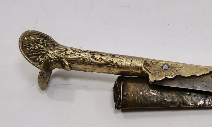 ORİJİNAL KININDA GÜMÜŞ ÇAKMA İŞÇİLİKLİ VE SAPINDA OSMANLI DEVLET ARMASI BULUNAN ÇOK NADİR YENİÇERİ AĞA KILICI