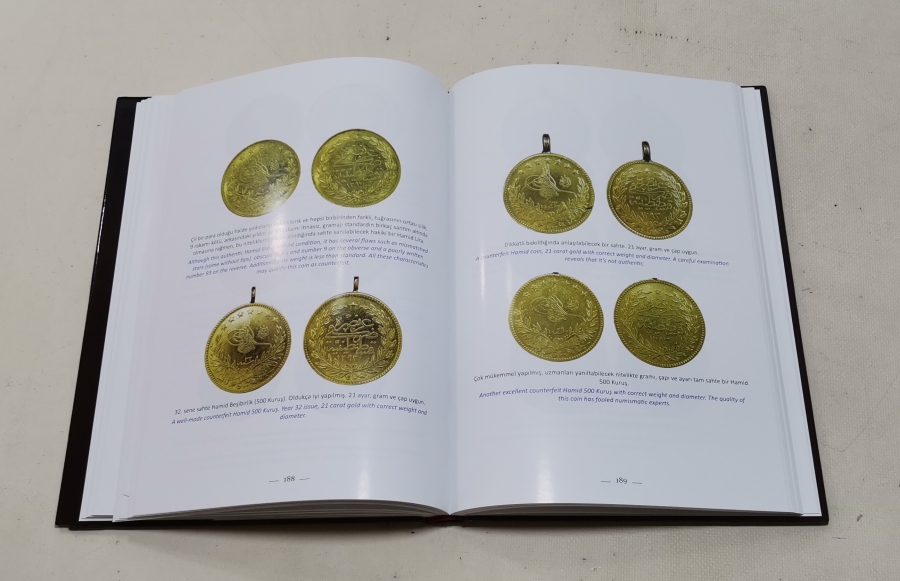 BAZI SAHTE PARALAR İSİMLİ KUŞE KAĞIDA BASILMIŞ PRESTİJ KİTAP