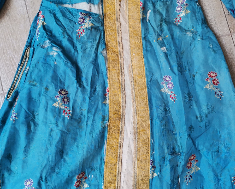 OSMANLI DÖNEMİ İPEK VE GÜMÜŞ SIRMA İŞÇİLİKLİ HEREKE YAPIMI BEYHANIMI KAFTANI