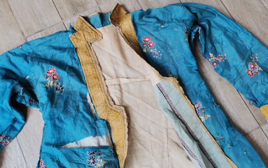 OSMANLI DÖNEMİ İPEK VE GÜMÜŞ SIRMA İŞÇİLİKLİ HEREKE YAPIMI BEYHANIMI KAFTANI