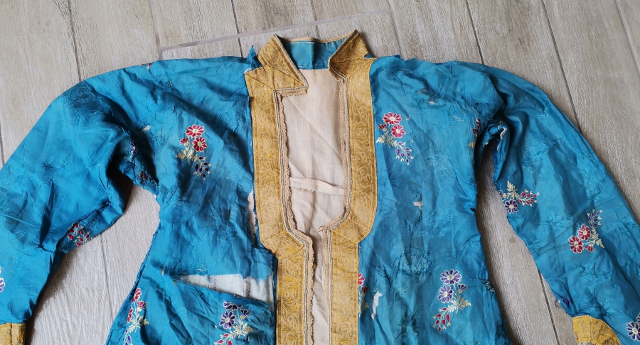 OSMANLI DÖNEMİ İPEK VE GÜMÜŞ SIRMA İŞÇİLİKLİ HEREKE YAPIMI BEYHANIMI KAFTANI