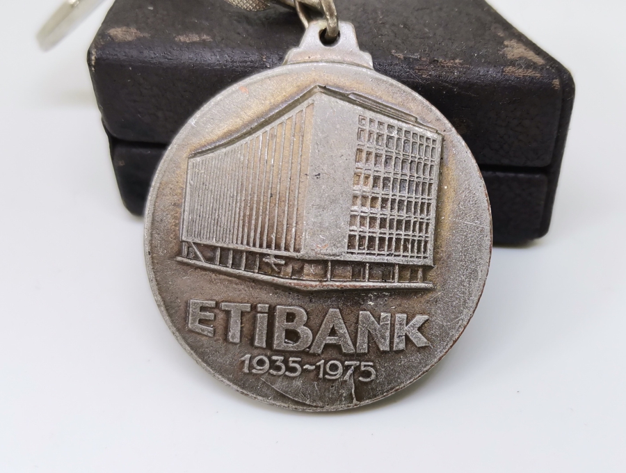 ETİBANK IN 40. YILI ANISINA YAPTIRILMIŞ ANAHTARLIK