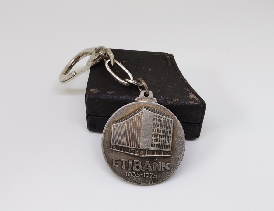 ETİBANK IN 40. YILI ANISINA YAPTIRILMIŞ ANAHTARLIK