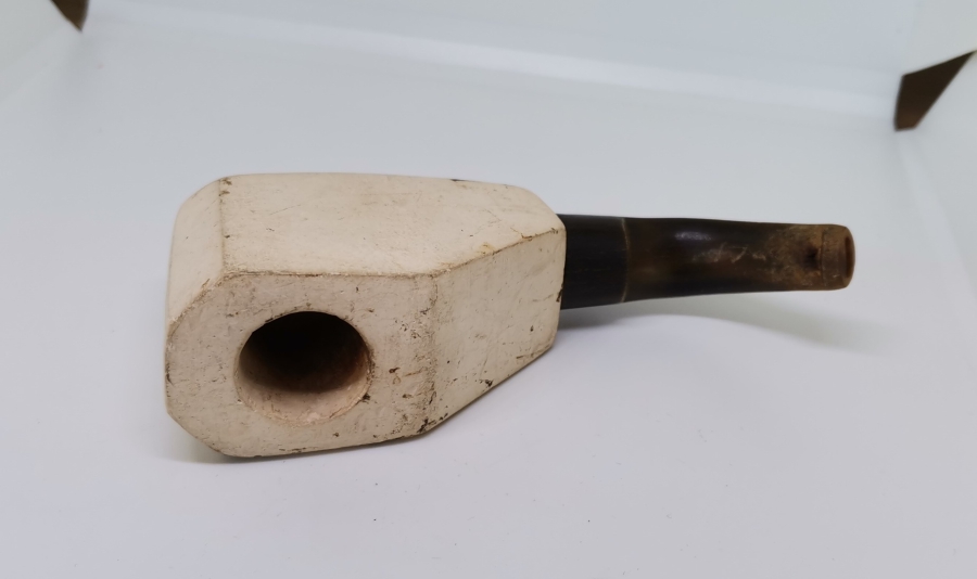 BOYNUZ EMZİKLİ LÜLE TAŞI ANTİKA PİPO