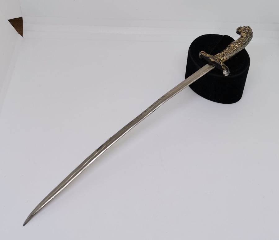 ASLAN BAŞLI PAŞA KILICI FORMUNDA YAPILMIŞ 1. DÜNYA SAVAŞI DÖNEMİ ASKERİ ZARF AÇACAĞI