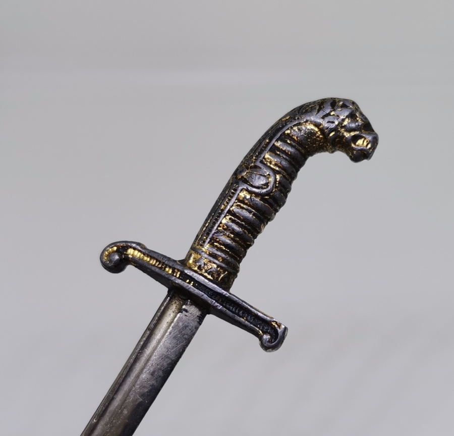 ASLAN BAŞLI PAŞA KILICI FORMUNDA YAPILMIŞ 1. DÜNYA SAVAŞI DÖNEMİ ASKERİ ZARF AÇACAĞI