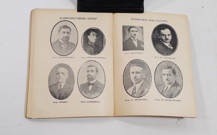 MUSTAFA KEMAL ATATÜRK KAPAKLI ERMENİCE YAZILI KİTAP