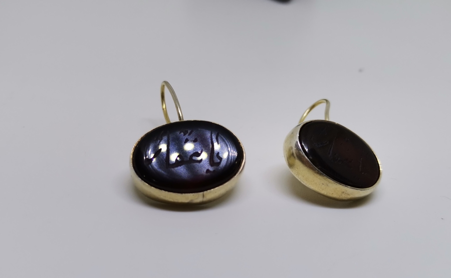 AKİK ÜZERİ EL KAZIMA İŞÇİLİKLİ GÜMÜŞ APLİKLİ ÖZEL YAPIM KÜPE