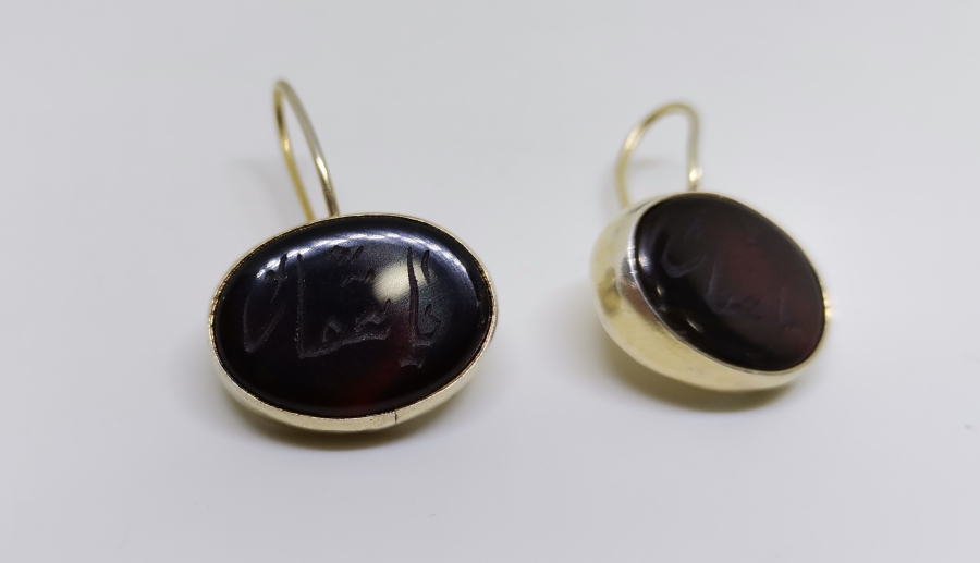 AKİK ÜZERİ EL KAZIMA İŞÇİLİKLİ GÜMÜŞ APLİKLİ ÖZEL YAPIM KÜPE