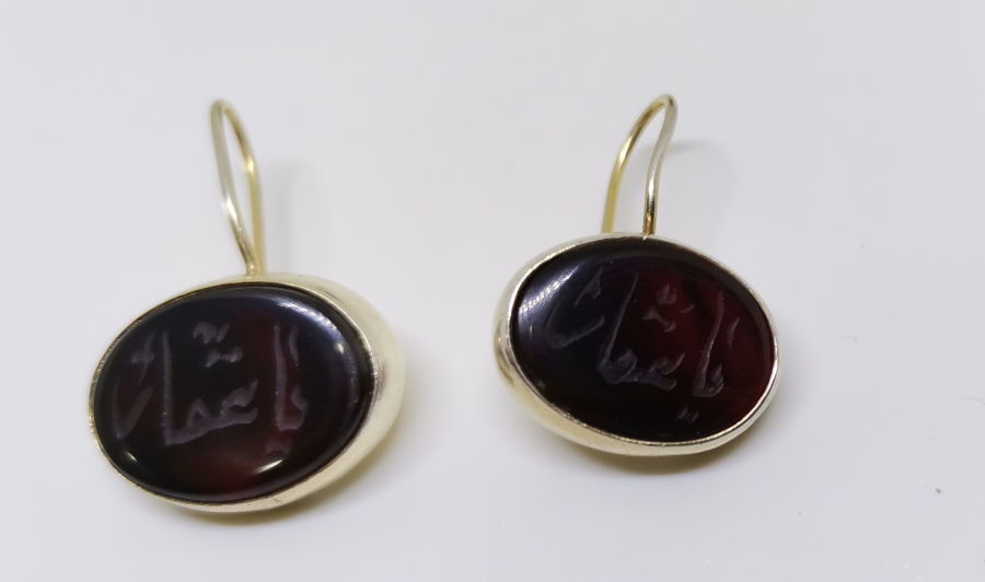 AKİK ÜZERİ EL KAZIMA İŞÇİLİKLİ GÜMÜŞ APLİKLİ ÖZEL YAPIM KÜPE