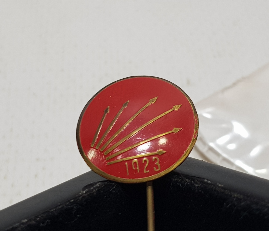 ORİJİNAL KABINDA ANTİKA CHP ROZETİ