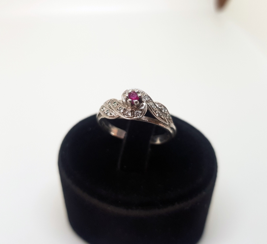 PIRLANTA VE YAKUT TAŞLARLA SÜSLÜ ÖZEL YAPIM ANTİKA YÜZÜK