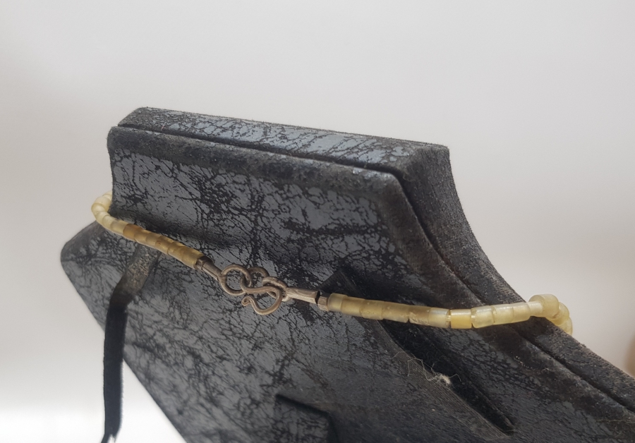 DOĞAL TAŞLARDAN DİZAYN EDİLMİŞ ÖZEL YAPIM ANTİKA KOLYE