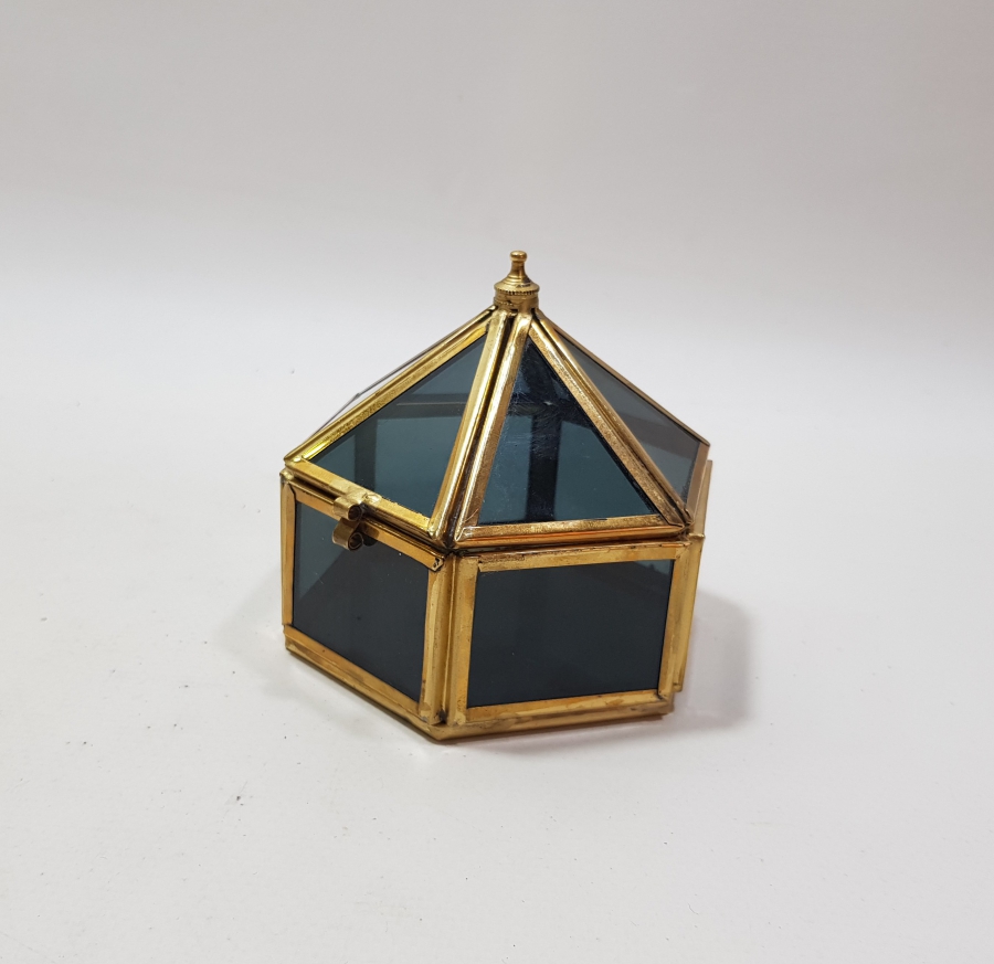 KUBBELİ FORMDA YAPILMIŞ ANTİKA KAPAKLI TEŞHİR KUTUSU