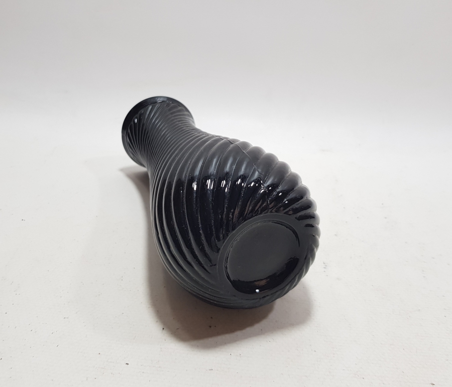 BURGULU MODEL ANTİKA CAM VAZO