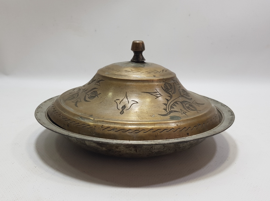 ÜZERİ LALE FİGÜRLÜ VE TUTMASI SİKKELİ OSMANLI DÖNEMİ MEVLEVİ KAPAKLI SAHAN