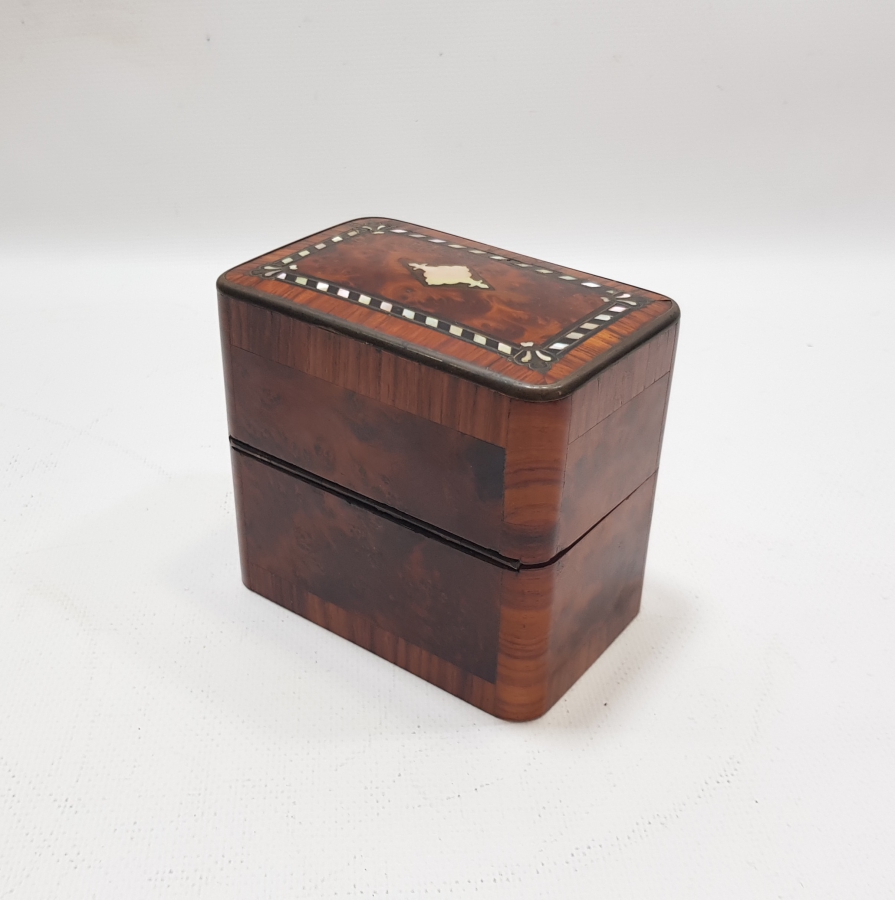 OSMANLI DÖNEMİ ORİJİNAL AHŞAP KUTUSUNDA ÇOK NADİR BEYKOZ GÜL YAĞI ŞİŞELERİ