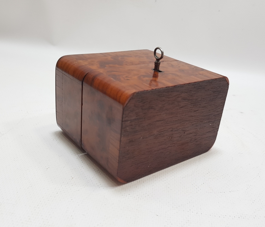 OSMANLI DÖNEMİ ORİJİNAL AHŞAP KUTUSUNDA ÇOK NADİR BEYKOZ GÜL YAĞI ŞİŞELERİ