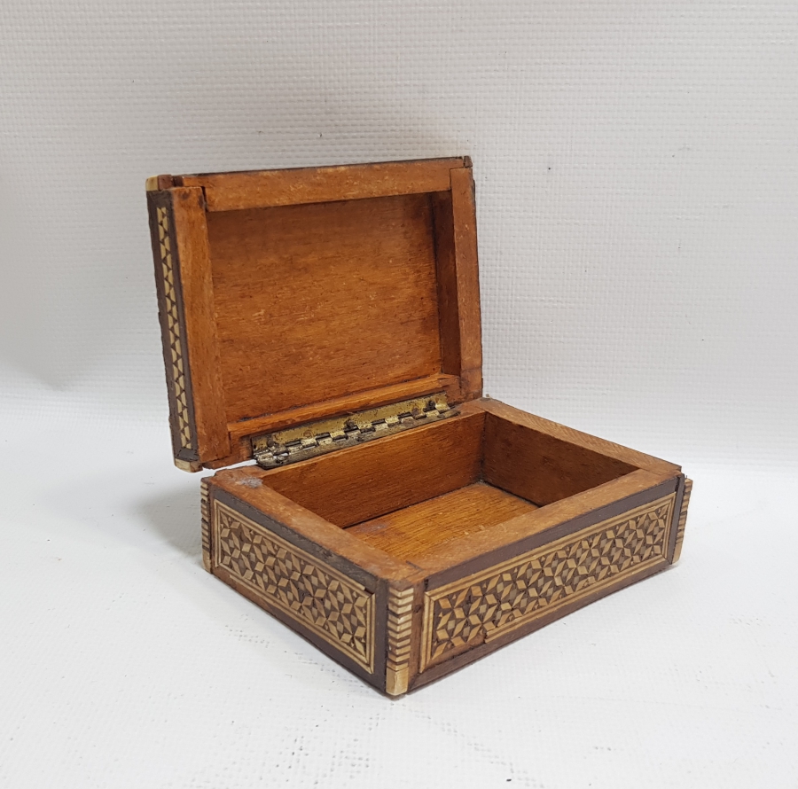 OSMANLI DÖNEMİ MARKUTERİ İŞÇİLİKLİ MÜCEVHER KUTUSU