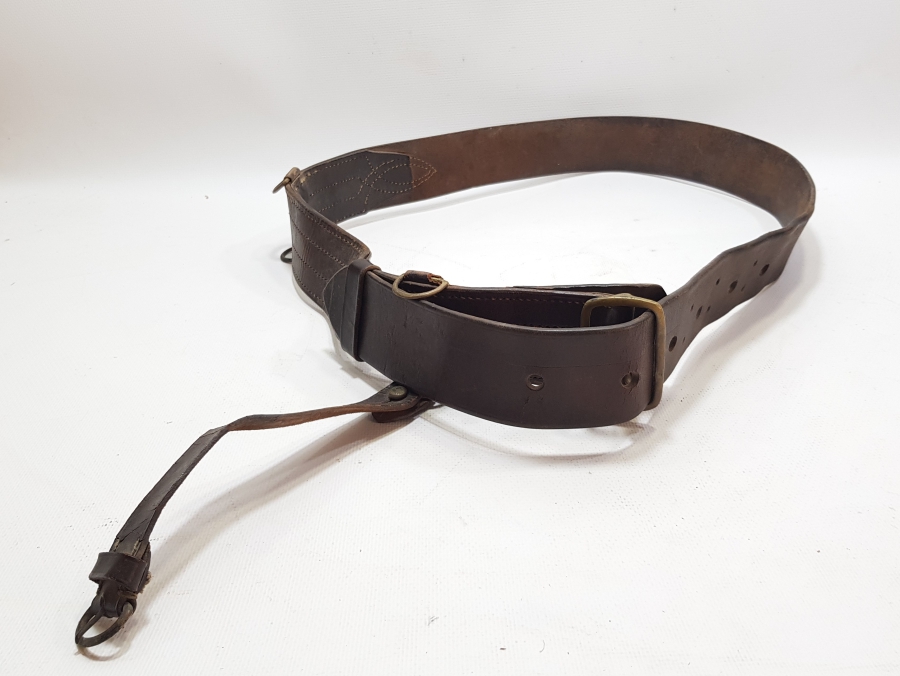 ORİJİNAL KILIÇ TUTMA APARATI İLE 1. DÜNYA SAVAŞI DÖNEMİ ÜZERİ İŞLEMELİ ÇOK NADİR SUBAY KEMERİ