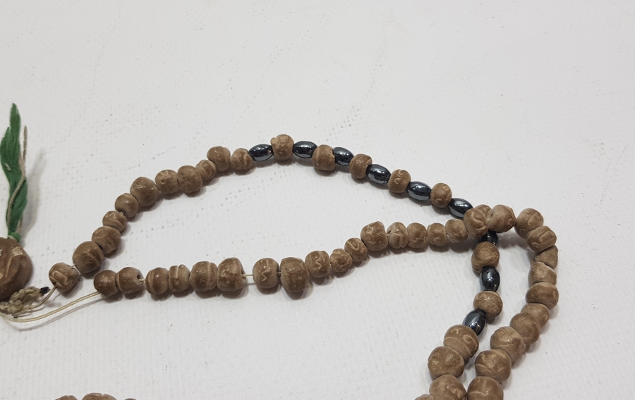 OSMANLI DÖNEMİ NADİR ÜZERİNDE ESMA ÜL HÜSNA YAZILI KERBELA TOPRAĞINDAN DERVİŞ TESPİHİ