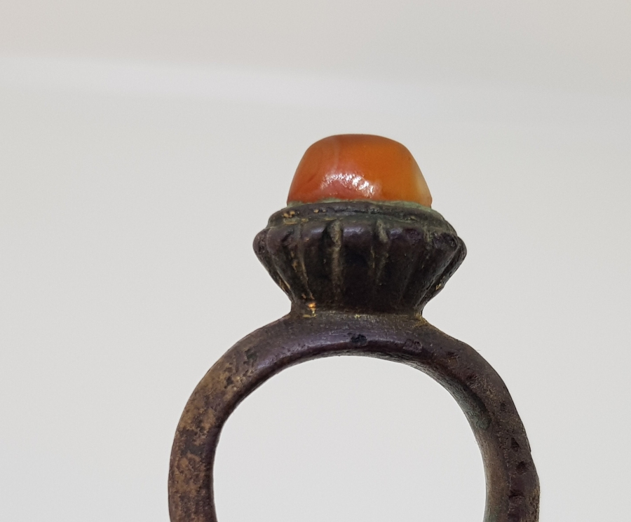 SÜLEYMANİYE AKİĞİNDEN MAMUL SÜMBÜLLÜ TARİKATINA AİT DERVİŞ YÜZÜĞÜ