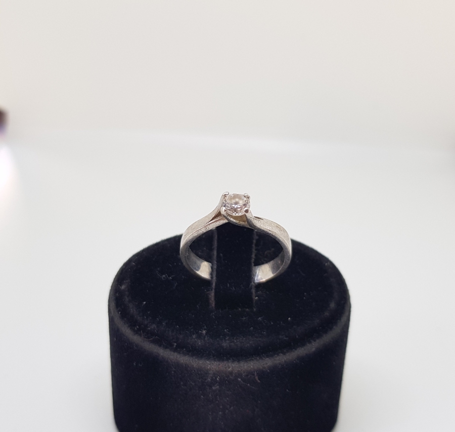 TEK TAŞ GÜMÜŞ YÜZÜK