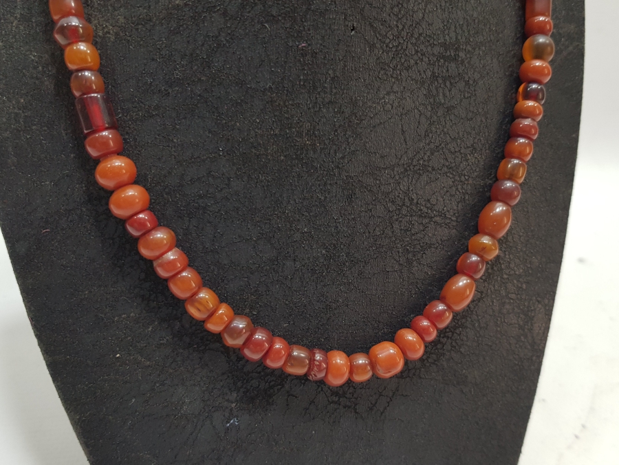 KATALİN VE KEHRİBAR TANELERDEN YAPILMIŞ GERDANLIK