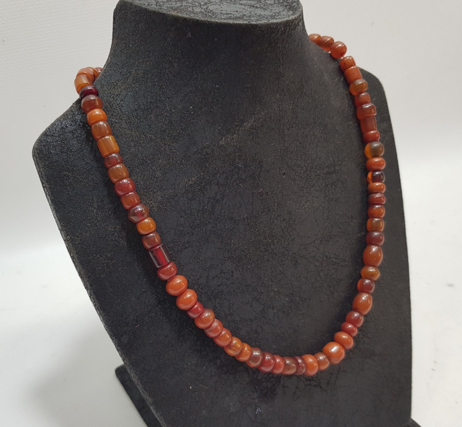 KATALİN VE KEHRİBAR TANELERDEN YAPILMIŞ GERDANLIK