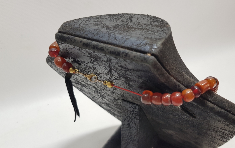 KATALİN VE KEHRİBAR TANELERDEN YAPILMIŞ GERDANLIK