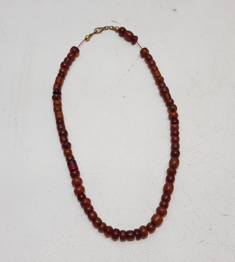 KATALİN VE KEHRİBAR TANELERDEN YAPILMIŞ GERDANLIK