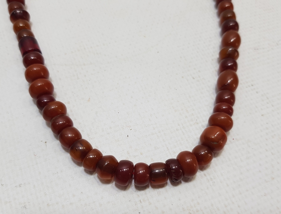 KATALİN VE KEHRİBAR TANELERDEN YAPILMIŞ GERDANLIK