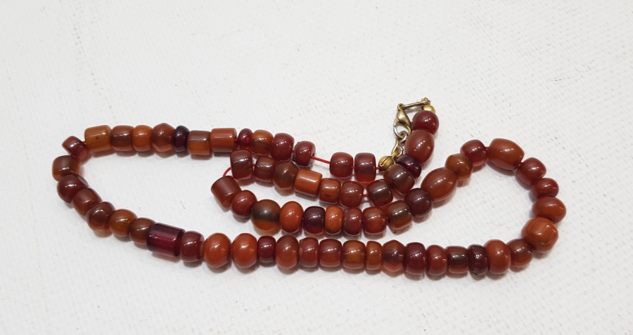 KATALİN VE KEHRİBAR TANELERDEN YAPILMIŞ GERDANLIK