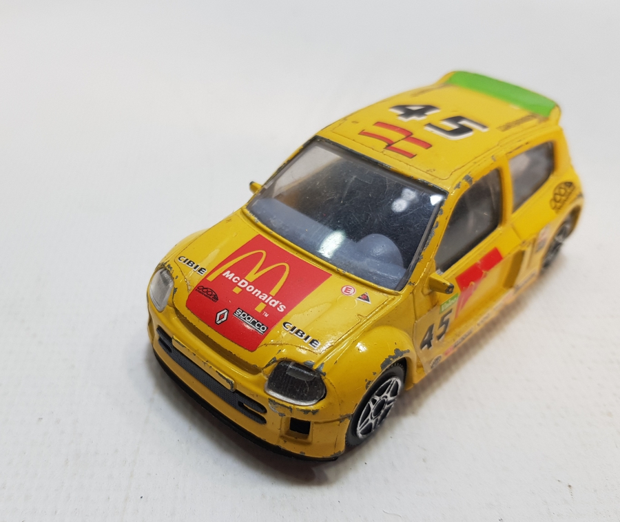 BRAGO MARKA RENAULT CLİO MODEL OYUNCAK ARABA