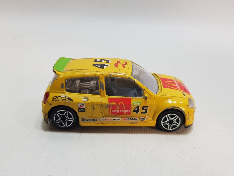 BRAGO MARKA RENAULT CLİO MODEL OYUNCAK ARABA